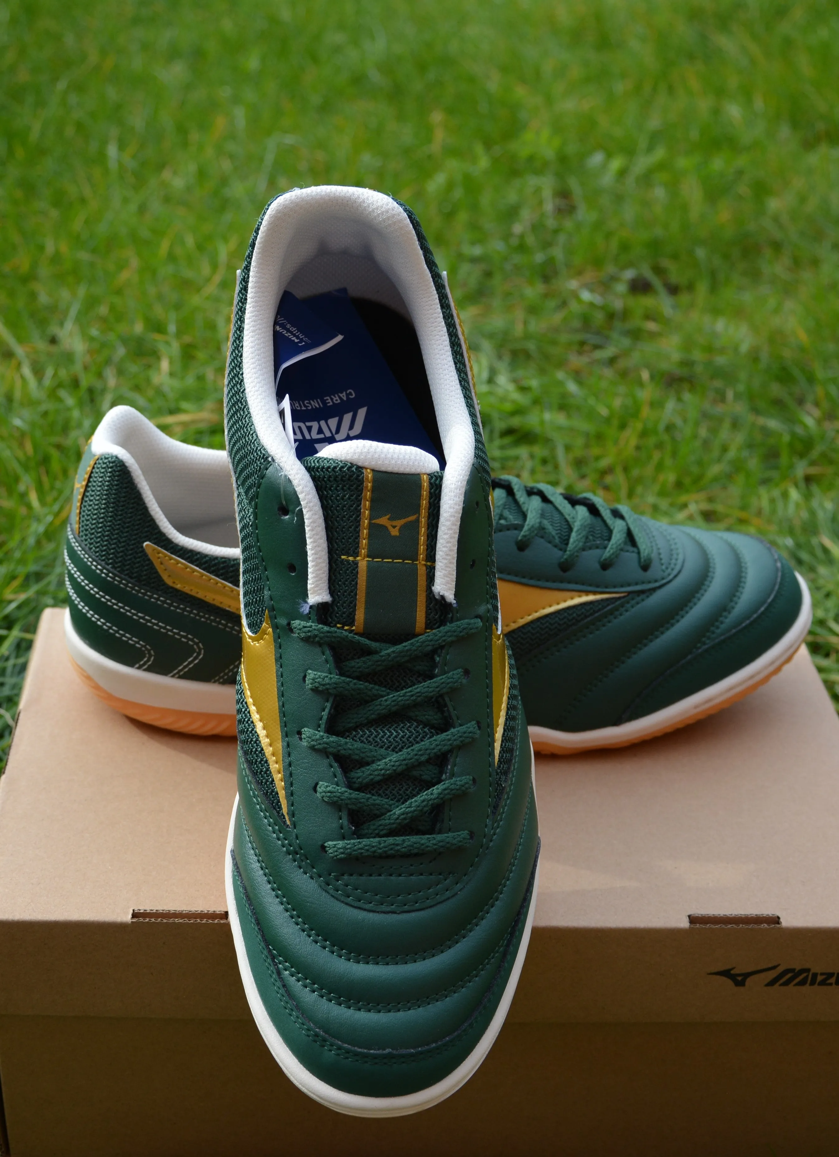Adult Football Shoes - Mizuno Sala Classic Futsal