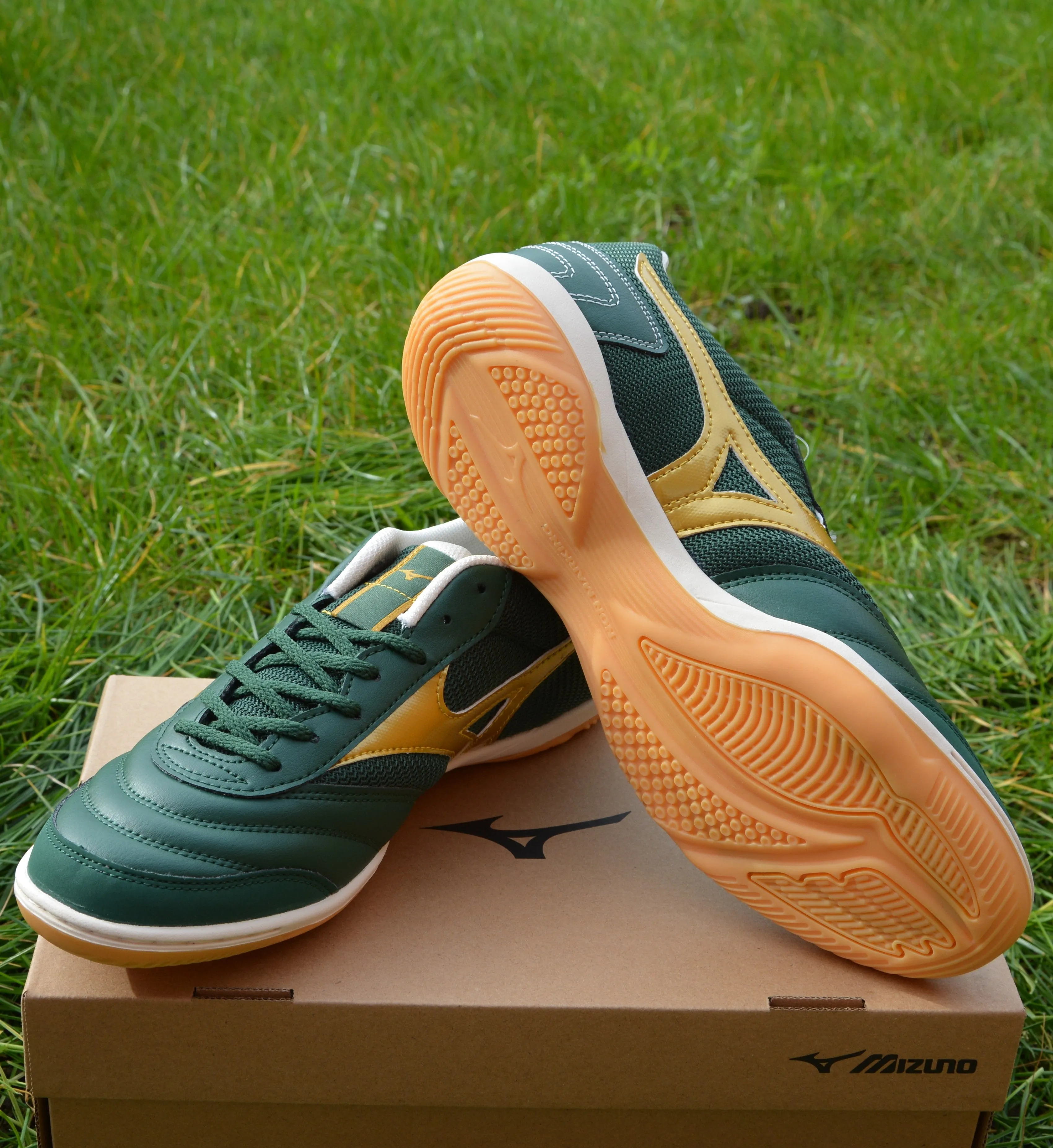 Adult Football Shoes - Mizuno Sala Classic Futsal