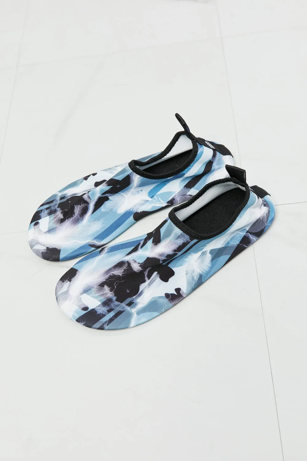 *APP EXCLUSIVE* On The Shore Water Shoes in Multi