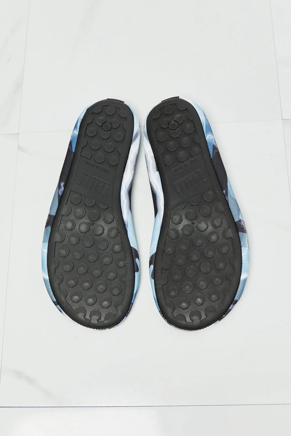*APP EXCLUSIVE* On The Shore Water Shoes in Multi